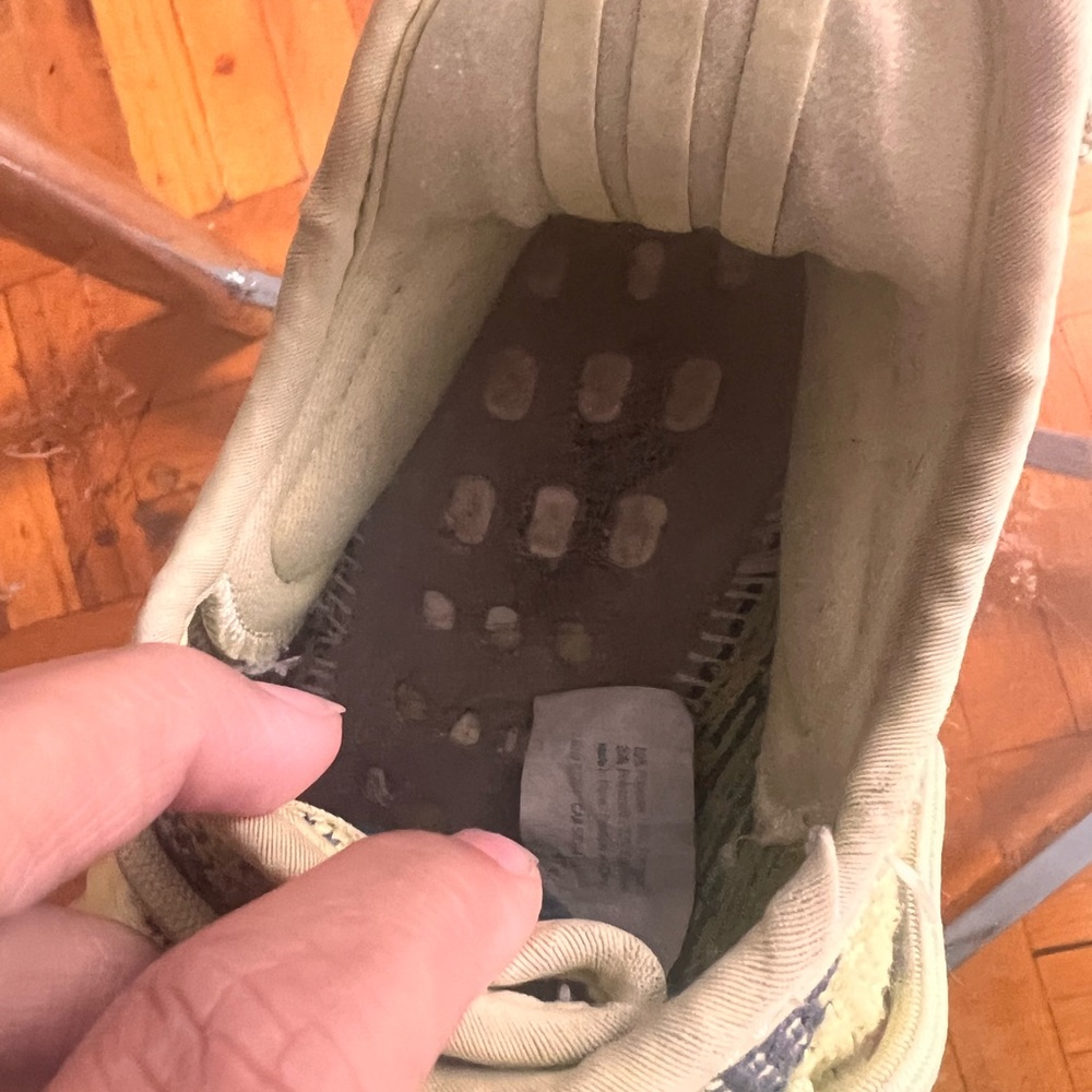 Adidas Yeezy boots - Picture 3 of 6